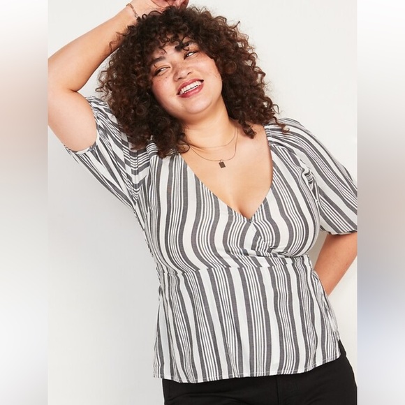 Old Navy Striped Wrap & Tie Top (Size XS) - Picture 2 of 9